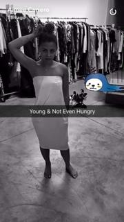 Aimee Carrero feet photo thumbnail