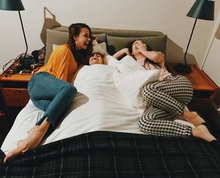 Aimee Carrero feet photo thumbnail