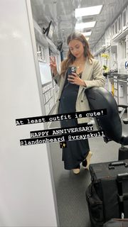 Aimee Carrero feet photo thumbnail