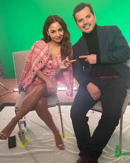 Aimee Carrero feet photo thumbnail