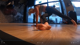 Aimee Fuller feet photo 17