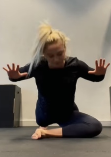Aimee Fuller feet photo 8