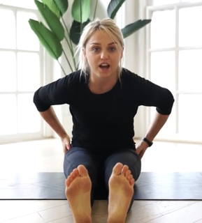 Aimee Fuller feet photo 4