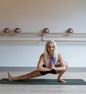 Aimee Fuller feet photo 18