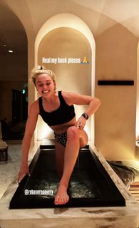Aimee Fuller feet photo 6