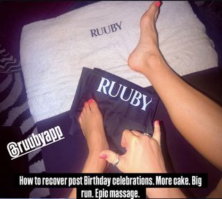 Aimee Fuller feet photo 6