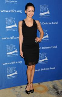 Aimee Garcia feet photo thumbnail