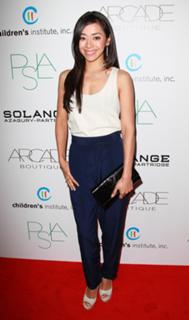 Aimee Garcia feet photo thumbnail