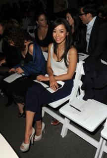 Aimee Garcia feet photo thumbnail