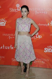 Aimee Garcia feet photo thumbnail