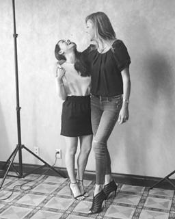Aimee Garcia feet photo thumbnail