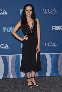 Aimee Garcia feet photo thumbnail