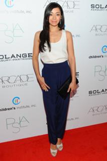 Aimee Garcia feet photo thumbnail