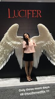 Aimee Garcia feet photo thumbnail