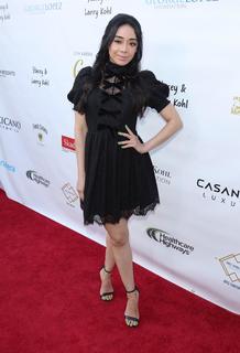 Aimee Garcia feet photo thumbnail