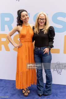 Aimee Garcia feet photo thumbnail