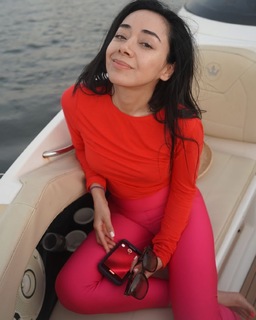 Aimee Garcia feet photo thumbnail