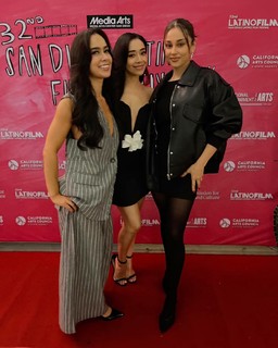 Aimee Garcia feet photo thumbnail