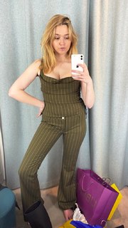 Aimee Lou Wood feet photo thumbnail