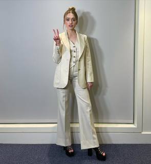 Aimee Lou Wood feet photo thumbnail