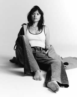Aimee Lou Wood feet photo thumbnail
