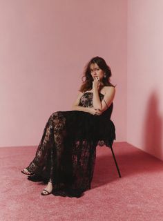 Aimee Lou Wood feet photo thumbnail