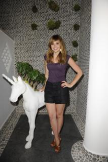 Aimee Teegarden feet photo thumbnail