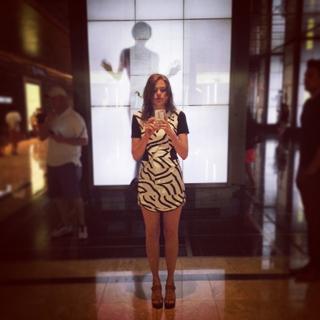 Aimee Teegarden feet photo thumbnail