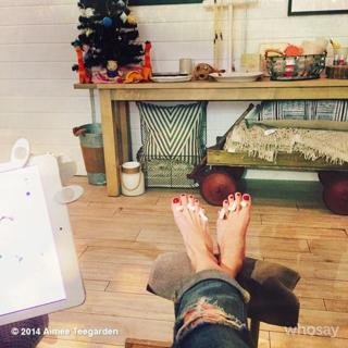 Aimee Teegarden feet photo thumbnail