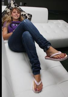 Aimee Teegarden feet photo thumbnail