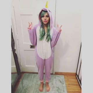 Aimee Teegarden feet photo thumbnail