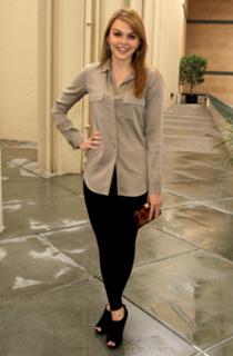 Aimee Teegarden feet photo thumbnail