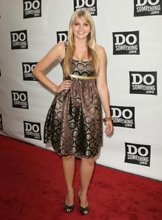 Aimee Teegarden feet photo thumbnail