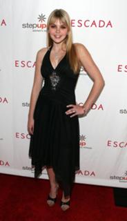 Aimee Teegarden feet photo thumbnail
