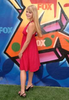 Aimee Teegarden feet photo thumbnail