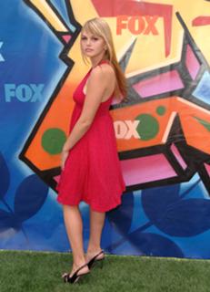 Aimee Teegarden feet photo thumbnail