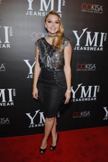 Aimee Teegarden feet photo thumbnail