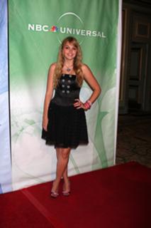 Aimee Teegarden feet photo thumbnail