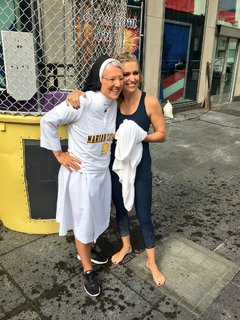 Ainsley Earhardt feet photo thumbnail