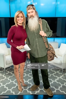 Ainsley Earhardt feet photo thumbnail