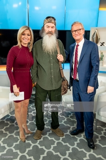 Ainsley Earhardt feet photo thumbnail