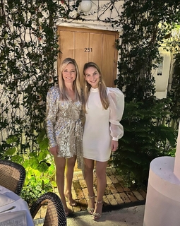 Ainsley Earhardt feet photo thumbnail