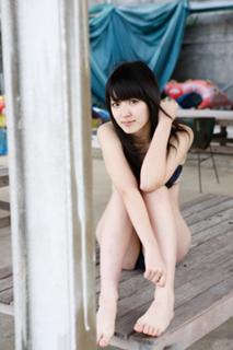 Airi Suzuki feet photo thumbnail