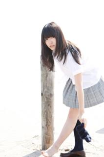 Airi Suzuki feet photo thumbnail