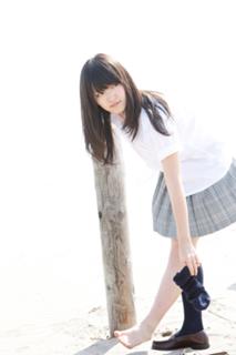 Airi Suzuki feet photo thumbnail