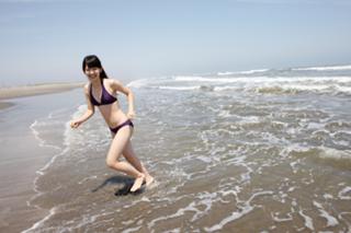 Airi Suzuki feet photo thumbnail