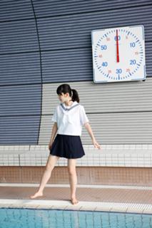 Airi Suzuki feet photo thumbnail