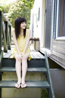Airi Suzuki feet photo thumbnail