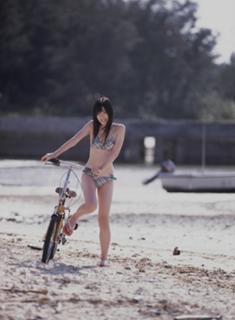 Airi Suzuki feet photo thumbnail