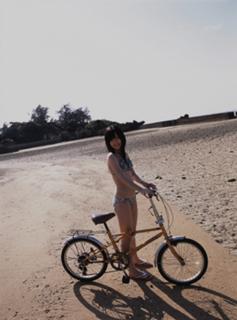 Airi Suzuki feet photo thumbnail